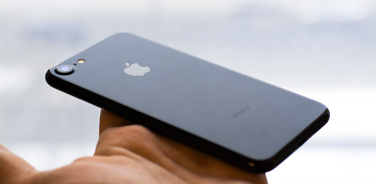 iPhone 7 Onyx через 2 місяці використання без чохла