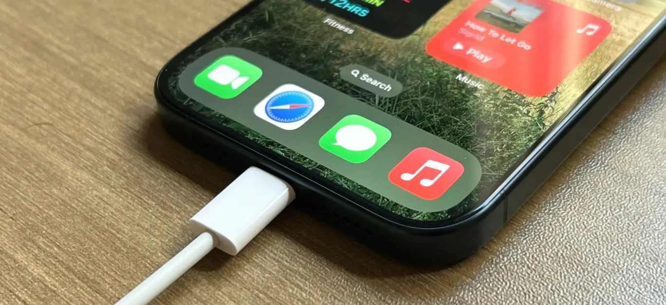 Почему iPhone заряжается только при выключении