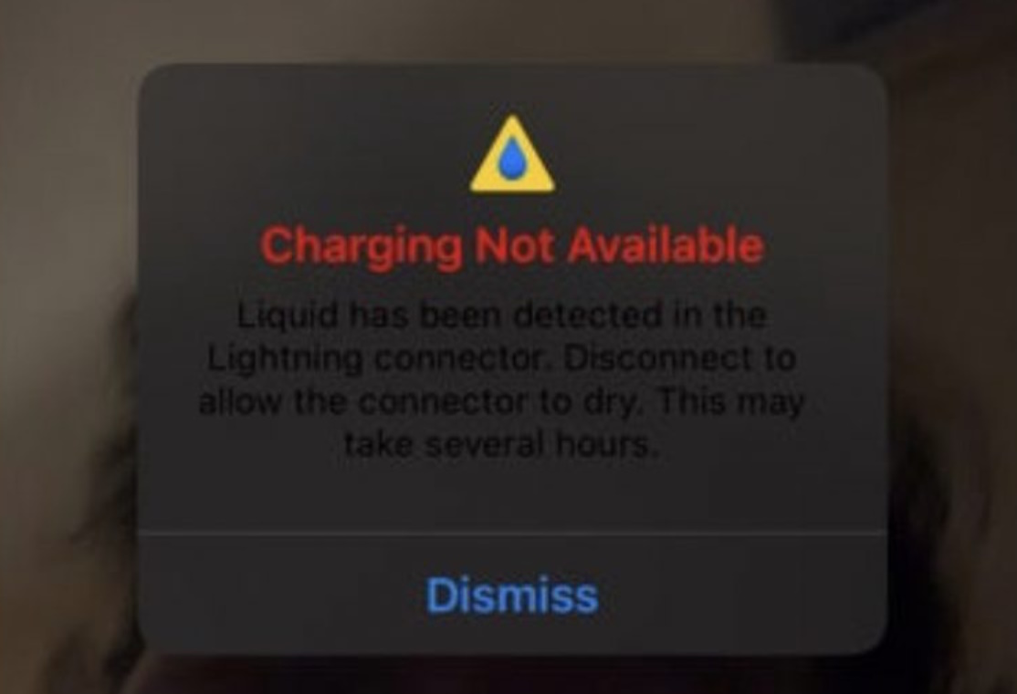 жидкость в разъеме айфон не заряжается
