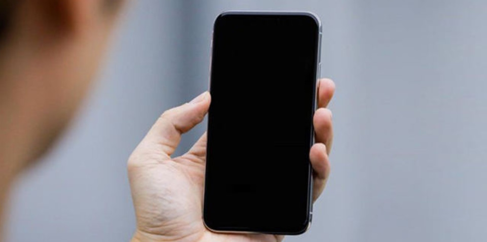 почему сам нажимается экран на айфоне