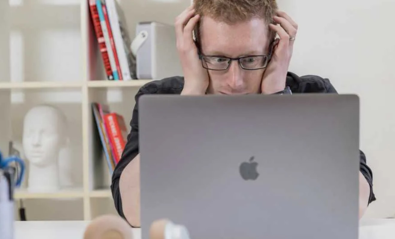 MacBook не включается что делать