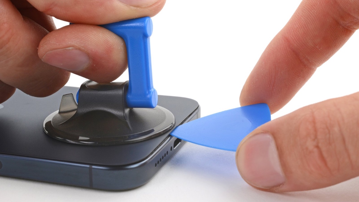 Панель задняя стеклянная Айфона 15 Про ремонт