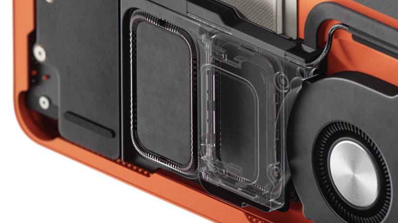 Почему шумят встроенные динамики iMac