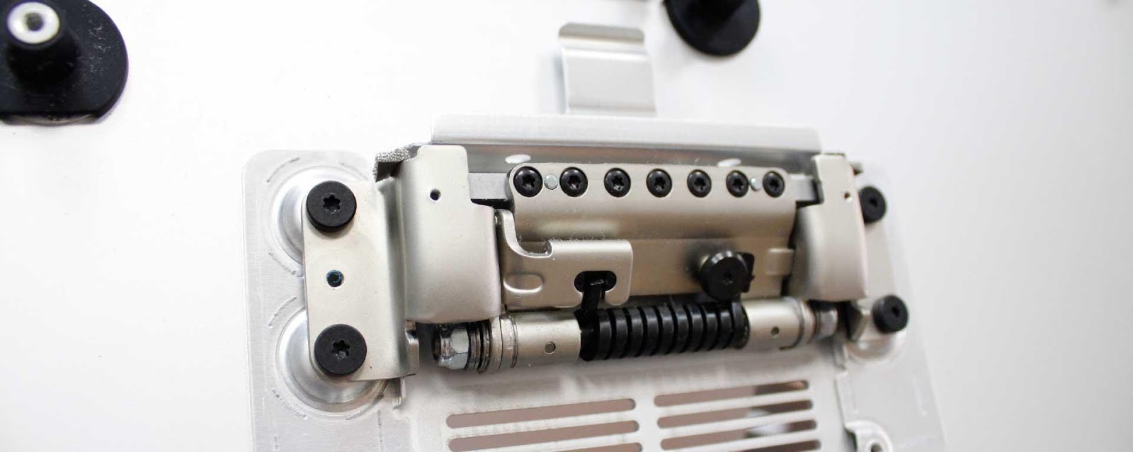 Проблемы с экраном iMac: Почему он наклоняется и решения