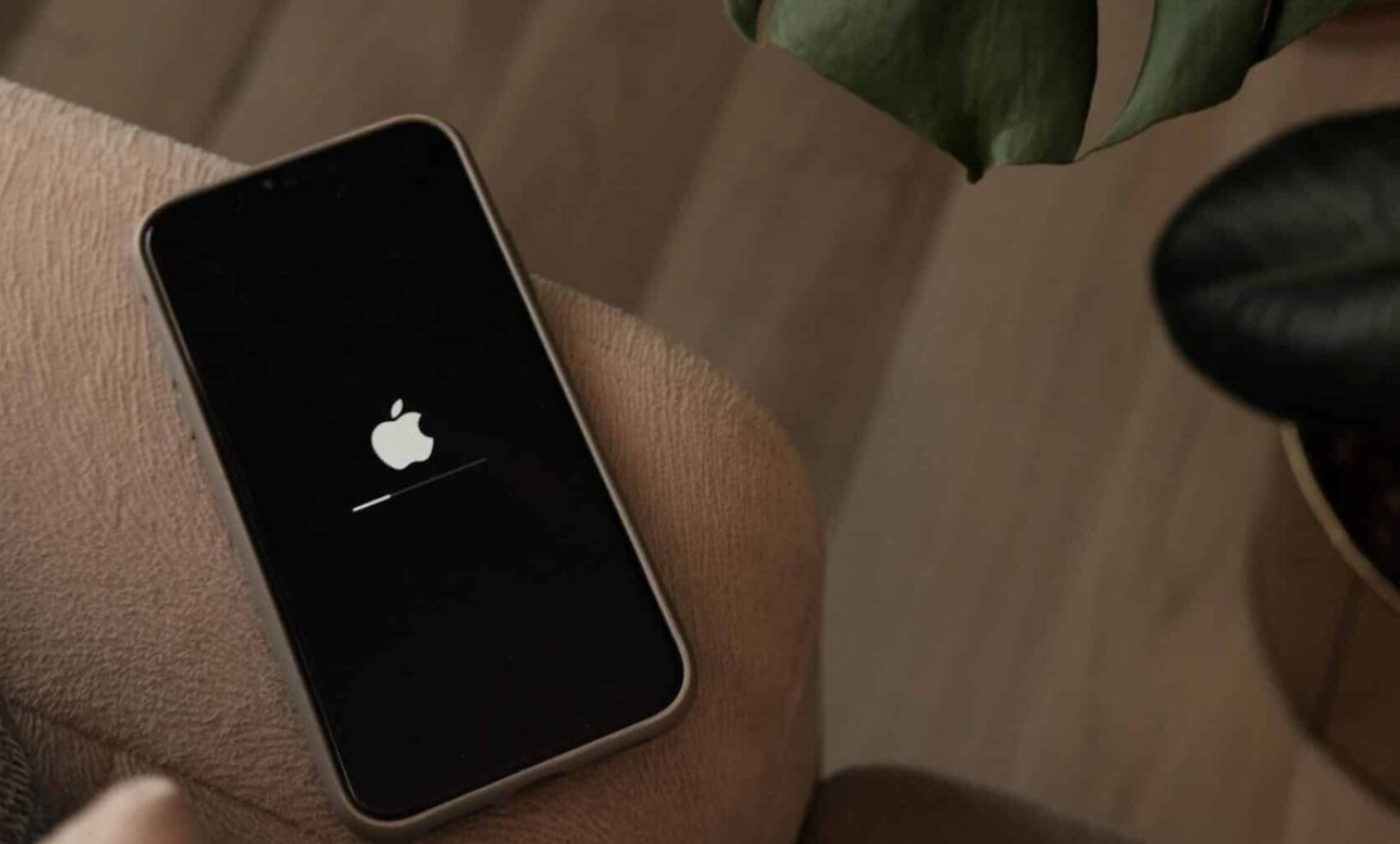 Что делать, если iPhone сам перезагружается?