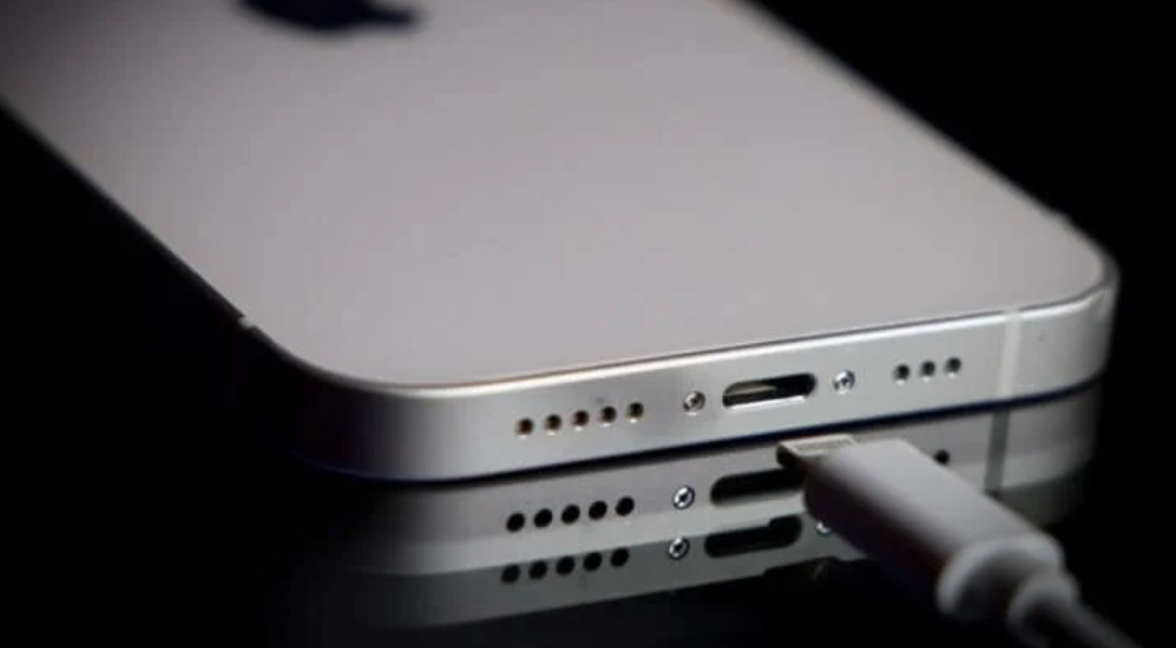 Почему iPhone сообщает о наличии жидкости в разъеме?