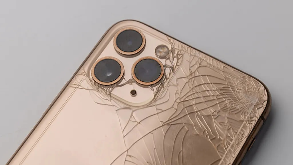 Как меняют заднюю крышку на iPhone 12 в AppLab? 