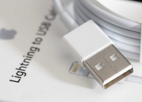 Почему плохие кабели Lightning медленно заряжают iPhone