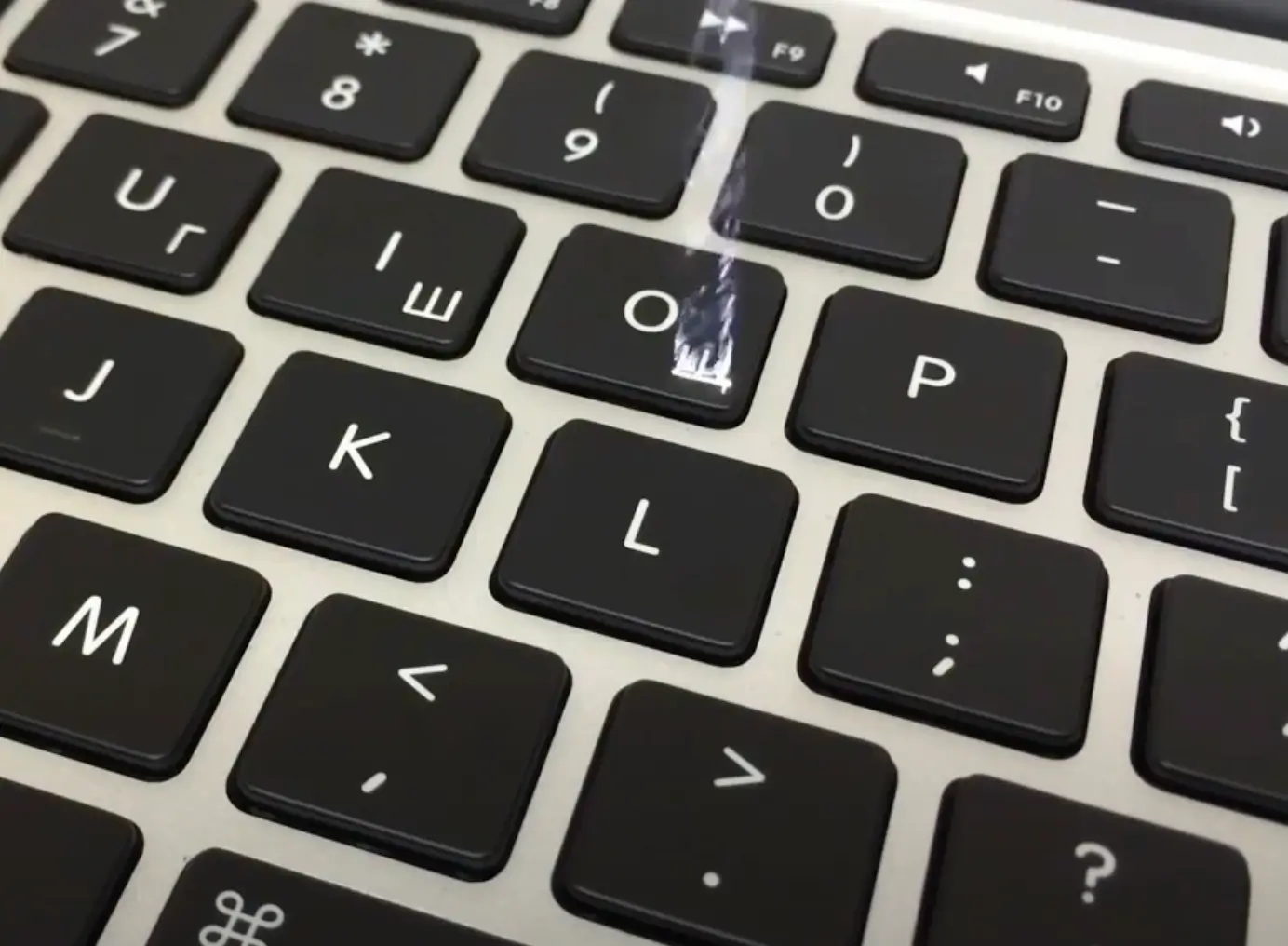 Лазерная гравировка клавиатуры MacBook